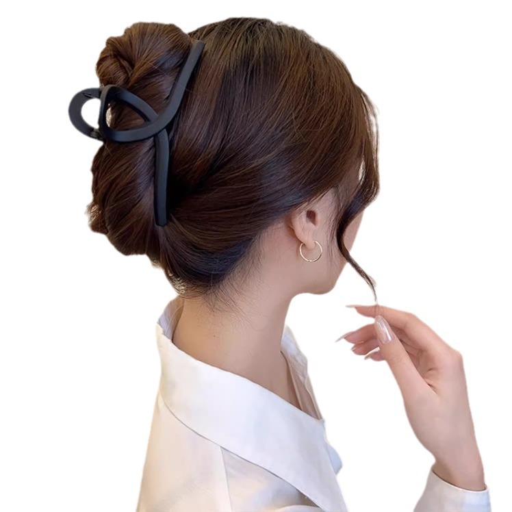 Fashionable and simple matte gripper, ins high-end style hair clip, large hair volume, shark clip at the back of the head, headwear Item Picture