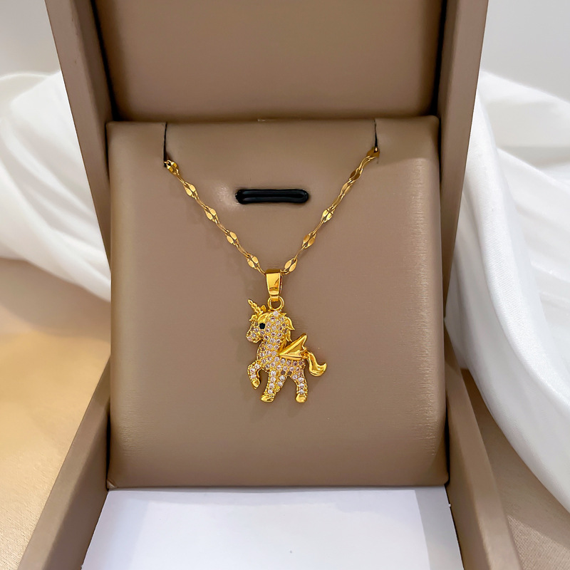 【 Titanium Steel 】 Fashionable and compact collarbone necklace for women in gold, new diamond-encrusted unicorn animal necklace Pegasus full figure