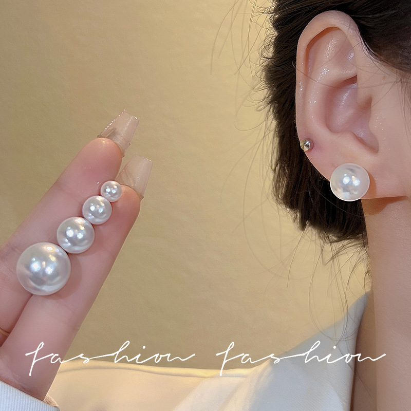 The retro pearl stud earrings of the Korean blogger fever, featuring a 925 silver needle for women, exude a sense of elegance and sophistication. They are a bestseller details Picture