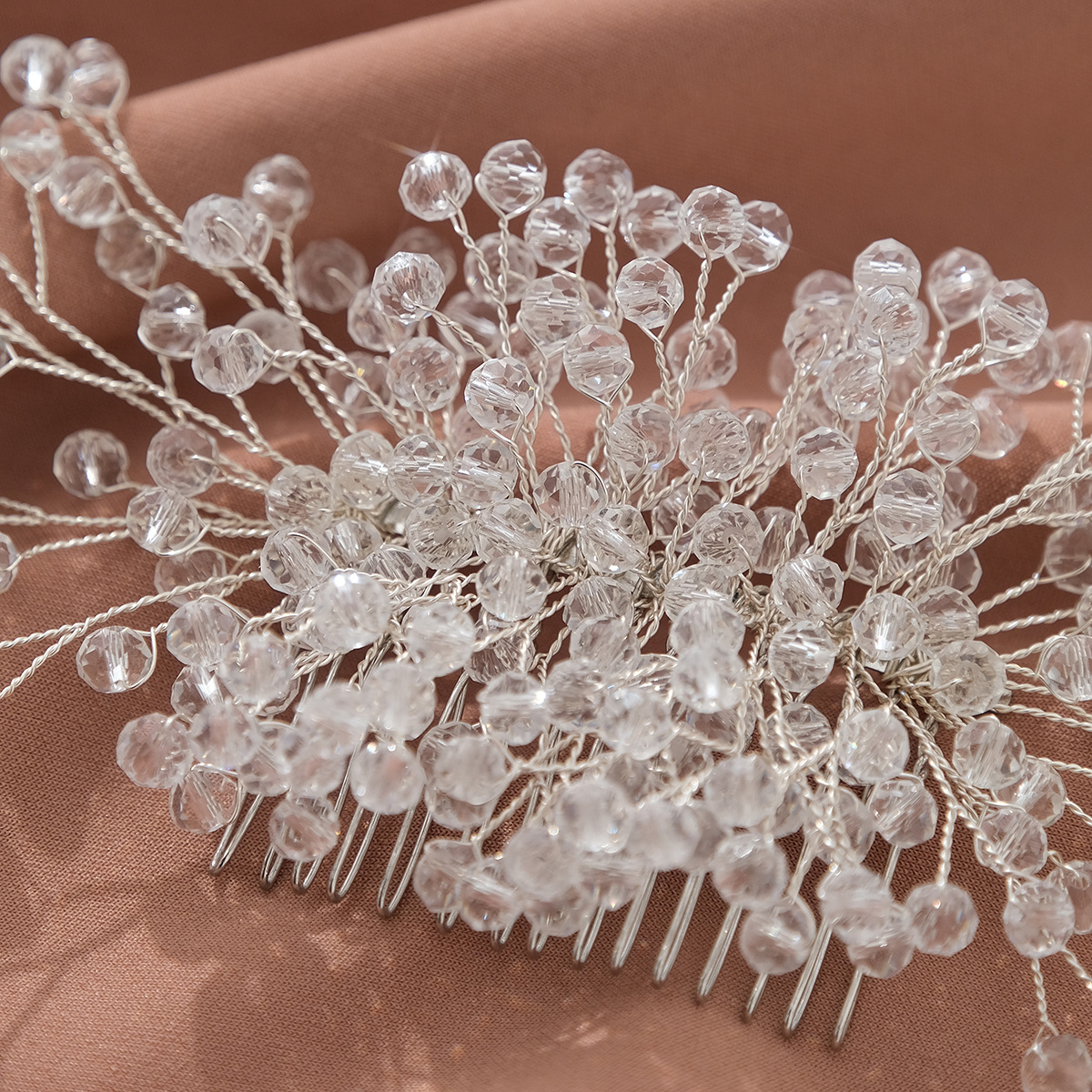 New European and American bride headwear, handcrafted crystal hair comb, wedding dress, retro updo accessory, luxurious and beautiful comb Application Scenario