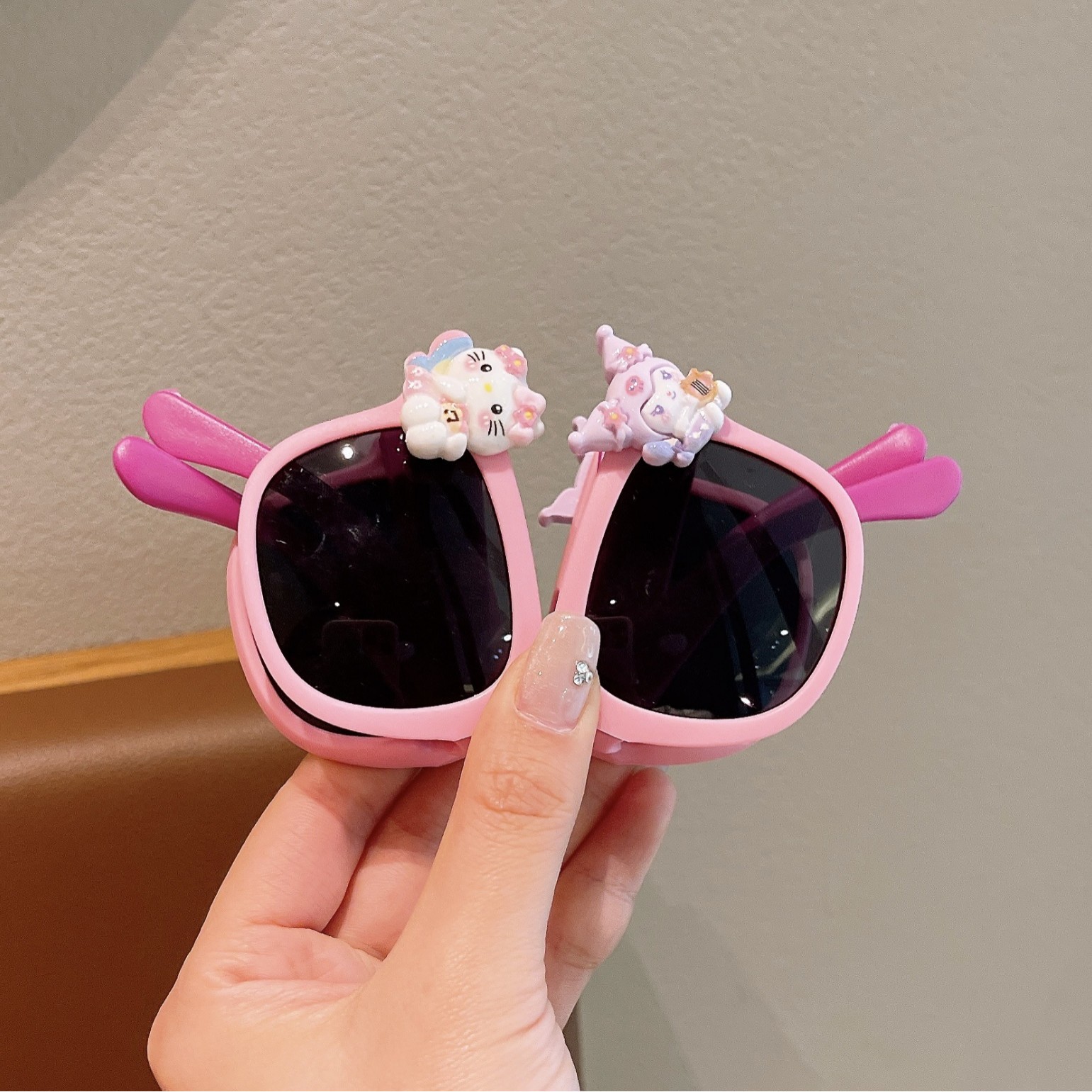 New children's glasses, Katon Kulomi sun protection sunglasses for boys and girls, folding sunglasses, cute little ones Application Scenario