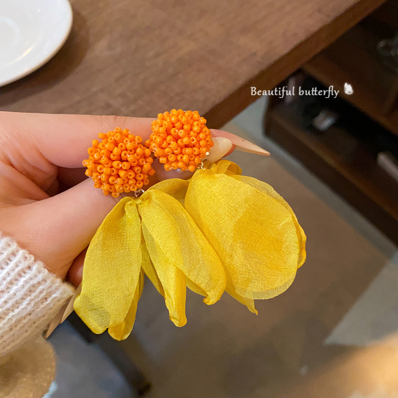 Sweet and sunny chiffon petal tassel earrings, unique feminine charm, fashionable and versatile, retro and exaggerated earrings and accessories full figure