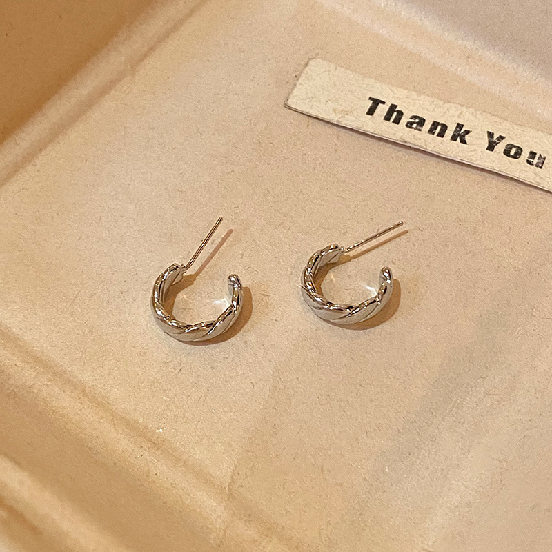 Simple and individual threaded ring-shaped stud earrings for women, 2025 summer new style high-end earrings and fashionable earrings wholesale Specification drawing