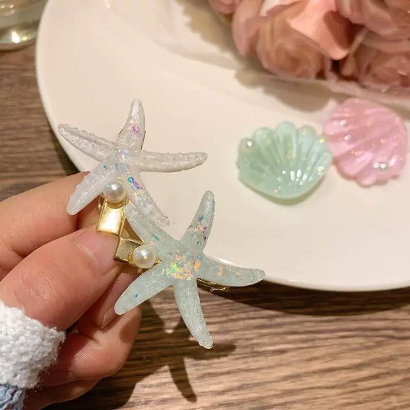 Cool and refreshing summer, cute starfish shell hair clips, sweet girl with duckbill clips, super ethereal hair clips and headwear Application Scenario