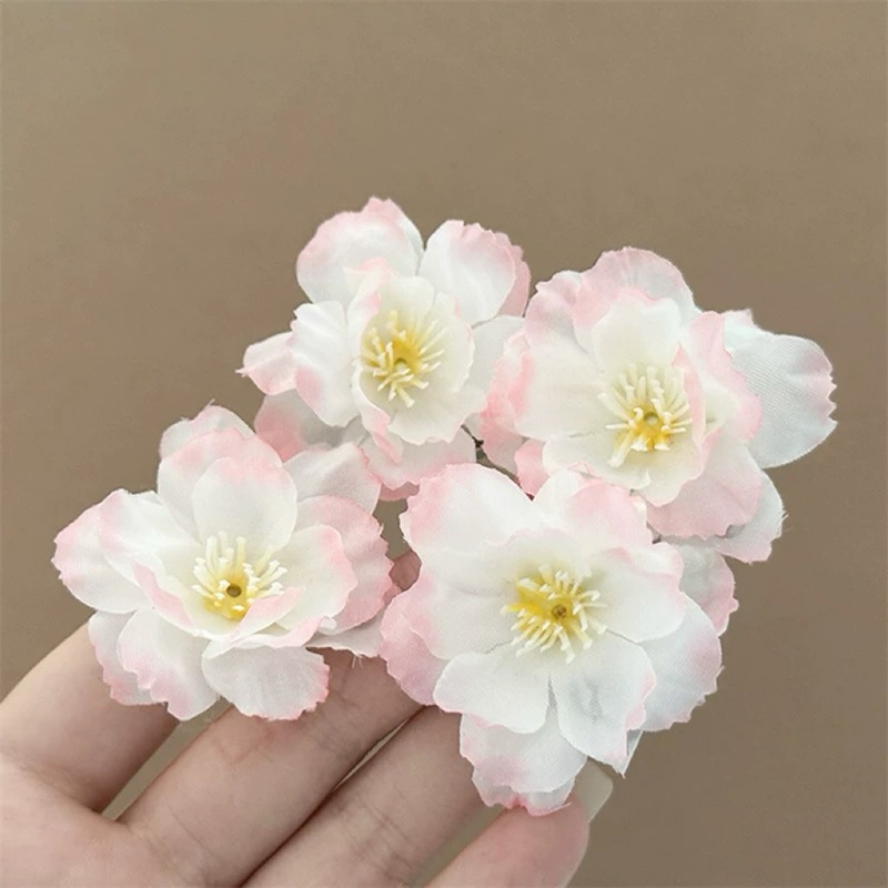 Whispering flower language! Light pink cherry blossom hairpin! Realistic flower side hairpins create an atmosphere for photo headwear and hair styling Application Scenario