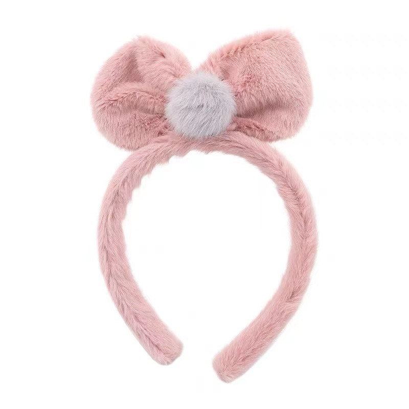 The bow plush hair band is cute and girlish. It's a versatile headband for autumn and winter, a face-washing and hair-pressing band, and a Korean rabbit hair accessory Item Picture