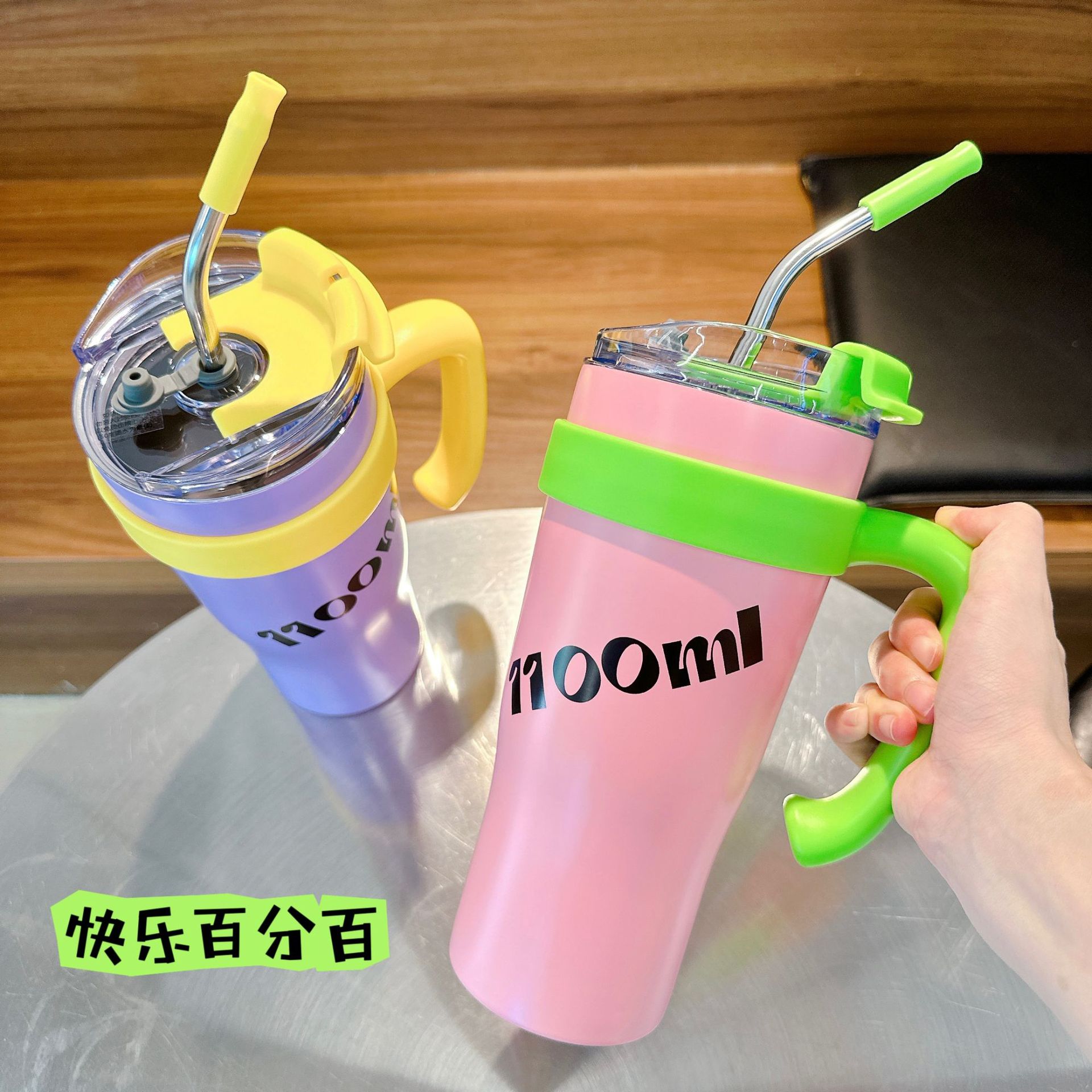Large-capacity coffee cups with straws, portable office water cups, large-capacity ins trendy and fashionable couple stainless steel cups Application Scenario