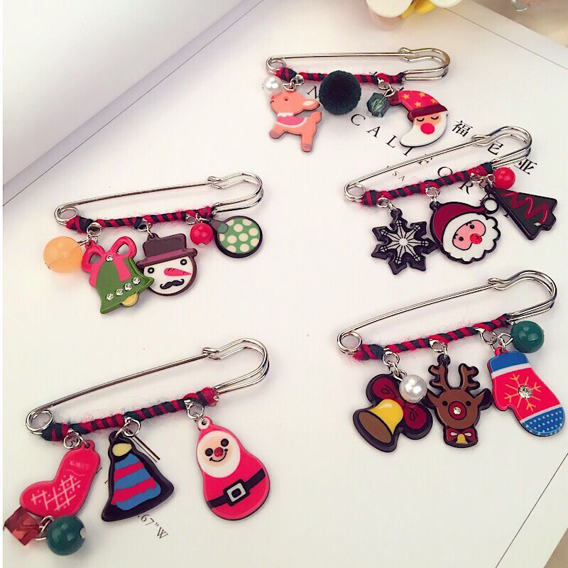 New Christmas accessories from South Korea: Cute reindeer sled dog cartoon fun wound brooch, pin brooch and corsage accessory full figure