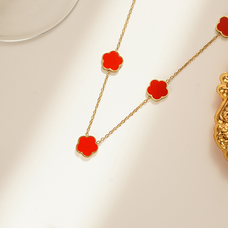 Fashionable titanium steel non-fading five-color collarbone chain, elegant and light luxury versatile necklace, women's Little Red Book same style accessories wholesale Application Scenario
