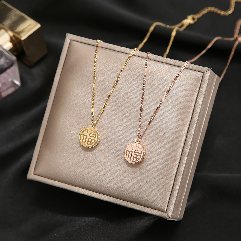 Fusi's double-sided three-dimensional pendant is a popular and trendy titanium steel necklace for women, featuring a full circle of diamonds and a high-end collarbone necklace accessory details Picture