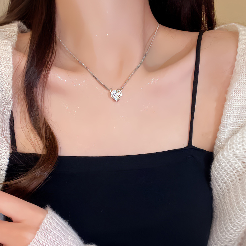 Sweet and cool style high-end magnetic three-dimensional heart-shaped necklace, cold style versatile and elegant collarbone chain, popular neckchain accessory Specification drawing