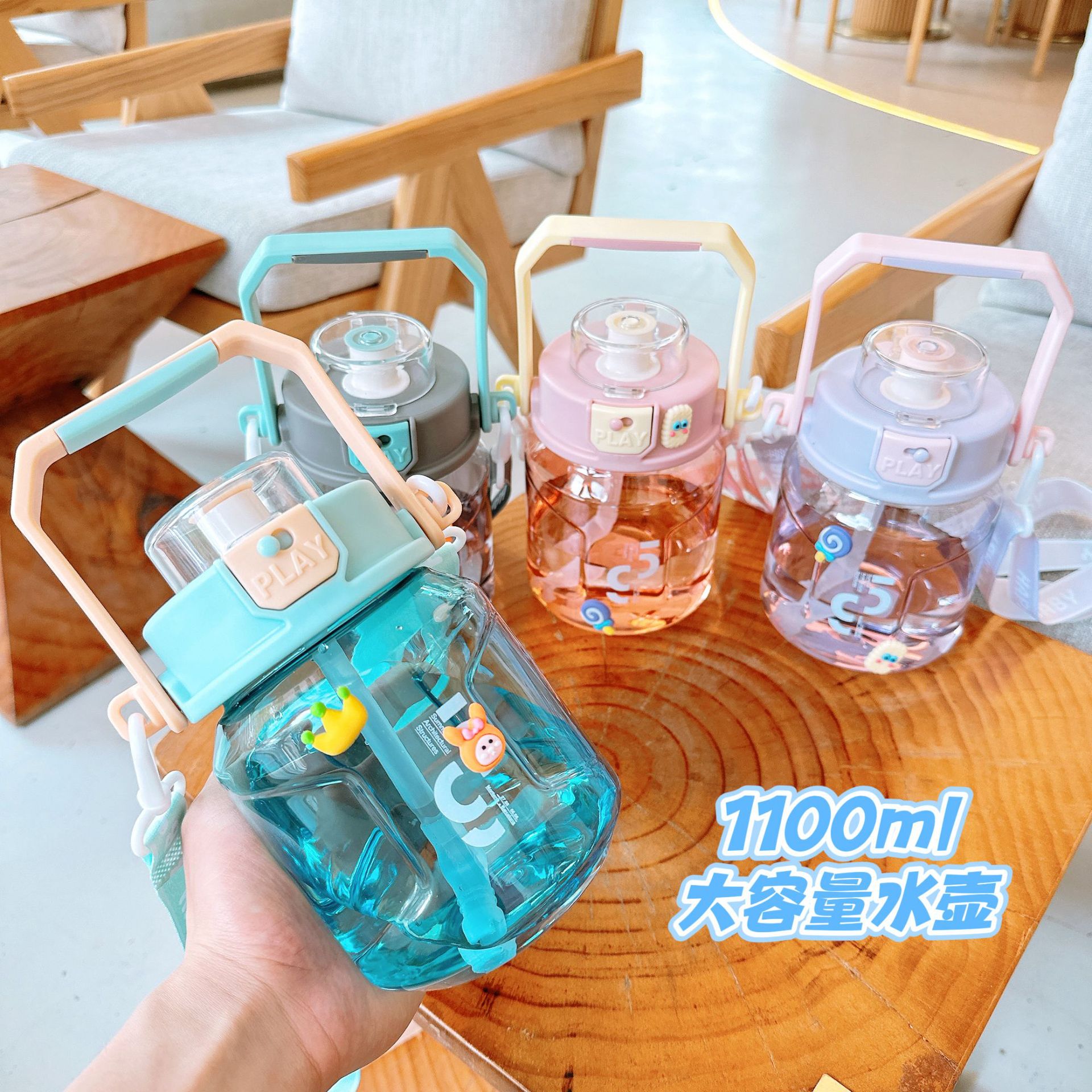 Creative new water bottle, summer portable and simple straw cup, large-capacity couple and student outdoor hand-held plastic cup Application Scenario