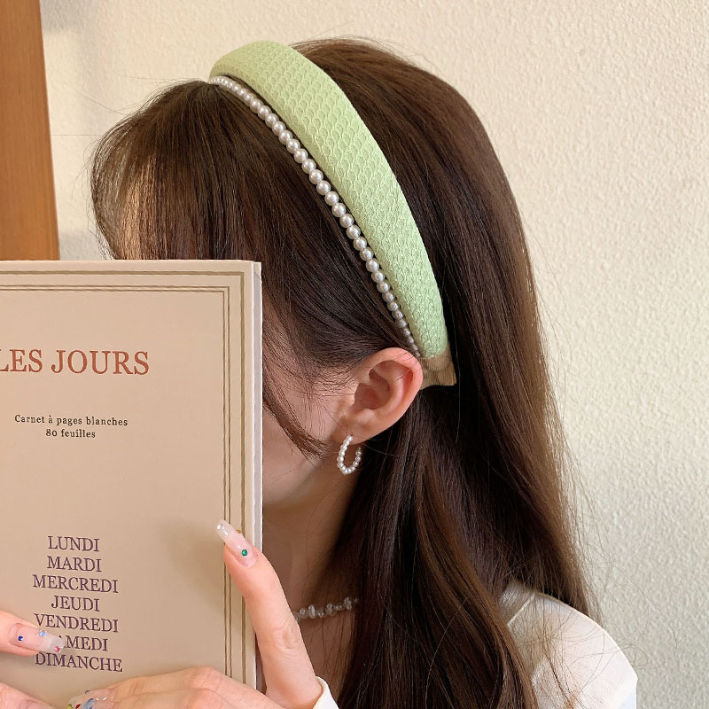 Pearl candy-colored sponge hair band, retro sweet princess style, 2023 new Korean-style hair accessory compression headband Application Scenario