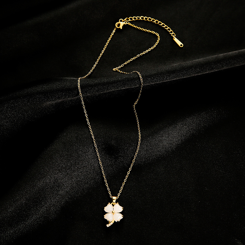 Ins-style personalized same micro-inlaid crystal zircon four-leaf clover titanium steel necklace, simple and niche female Internet celebrity collarbone chain Specification drawing