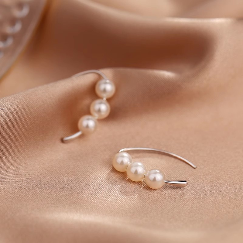Elegant hook pearl earrings, a new bestseller in 2025, with a simple stud design and a niche, light luxury earring for women details Picture