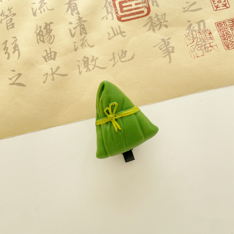 Creative and funny headwear for the Dragon Boat Festival: zongzi hairpins with bangs on the sides, cute meat zongzi hairpins with small clips for children Specification drawing