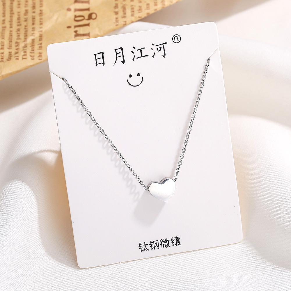 Ins-style personalized heart-shaped bear titanium steel necklace for women, non-fading silver collarbone chain, niche and simple necklace accessory details Picture