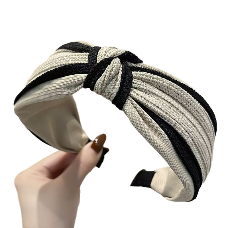 High appearance level hairband for women, 2024 new autumn and winter mini chanel-style knitted wide-edge knotted headband, small fabric hair clip that shows off the face Item Picture