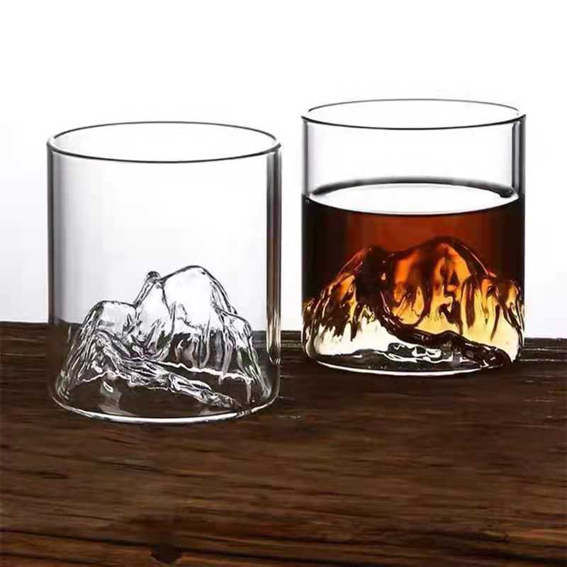 Retro Chinese trend style mountain and river viewing cup, Fuji Mountain Glass cup, transparent iceberg water cup, heat-resistant tea brewing cup owner full figure