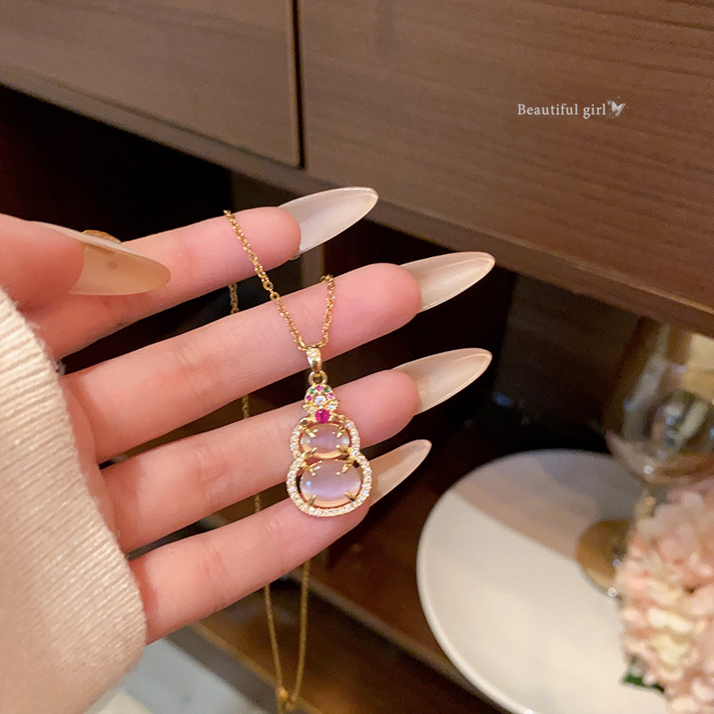 French high-end style pink cat's eye gourd pendant necklace, women's super sparkle full of diamonds, the same style collarbone chain necklace as the Internet celebrity full figure