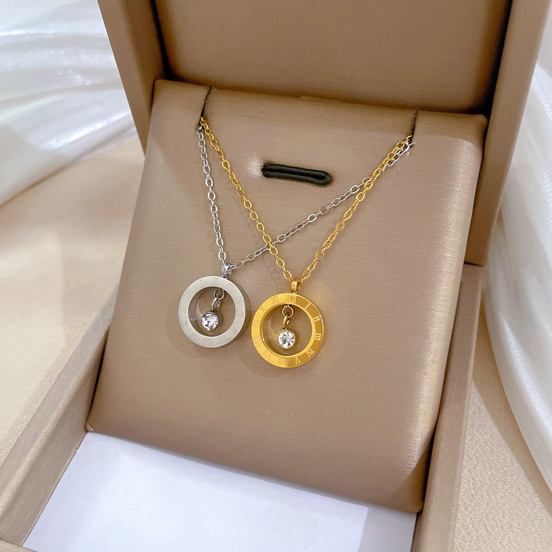 【 All-titanium Steel 】 Roman ring women's niche design simple pendant, short collarbone chain, Korean style cold neck full figure
