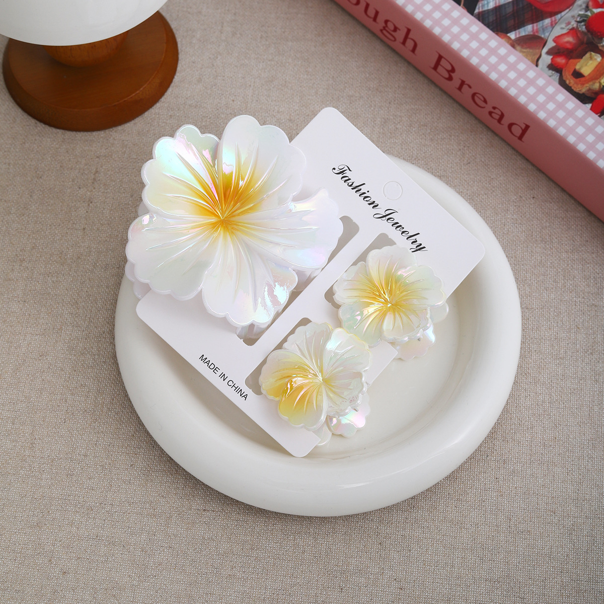 Laser European and American best-selling shell set, cross-border flower hair clip, women's fashionable vacation, shark clip on the back of the head for women Application Scenario