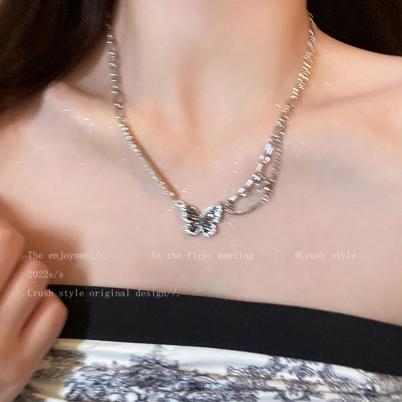 Black Zircon butterfly necklace, sweet and cool girl collarbone chain, 2022 new creative and personalized titanium steel necklace Specification drawing