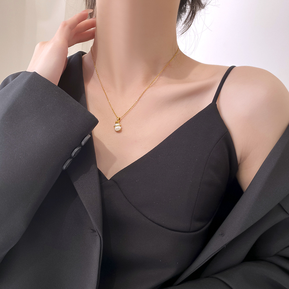 Double-sided cat's eye gourd necklace for women, real gold electroplated with micro-inlaid zircon full diamond pendant, titanium steel light luxury collarbone chain Application Scenario
