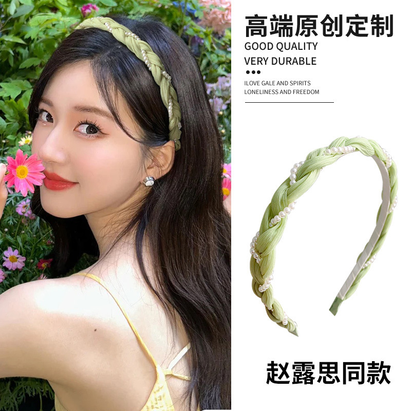Pearl hair bands are versatile for women to go out and have a cool summer vibe. The forest-style fairy hair band gives a fresh and elegant look to women Application Scenario