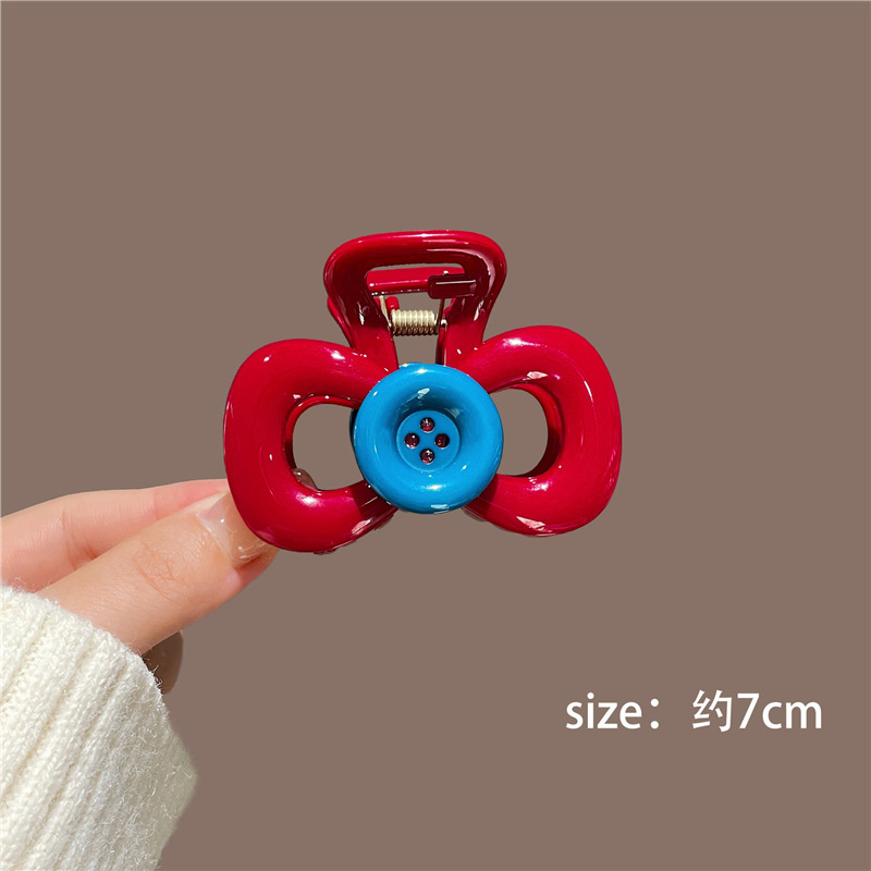 Fun patchwork button clip women's 2025 new bestseller color-blocked hairpin half-clip shark clip cute headwear Application Scenario