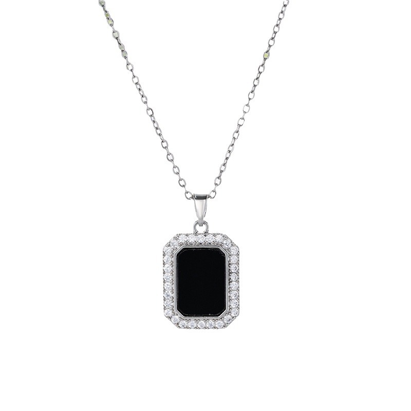 A simple and fashionable European and American geometric small square titanium steel necklace, a light luxury collarbone chain design accessory with a unique feminine charm Item Picture