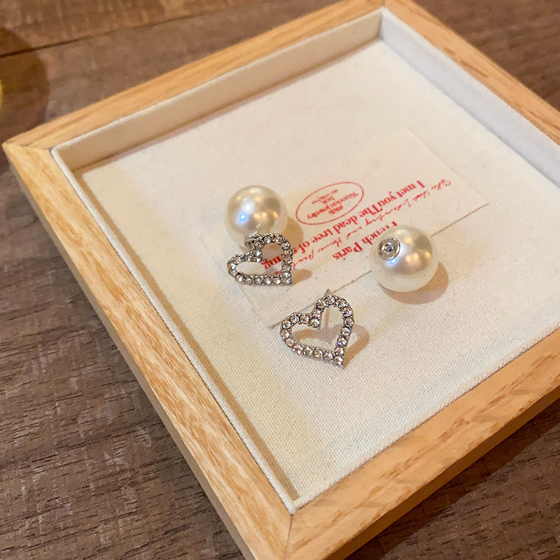 A Korean-style micro-inlaid zircon pearl stud earring with a niche design for women, a pair of heart-shaped earrings with a light luxury and elegant style Application Scenario