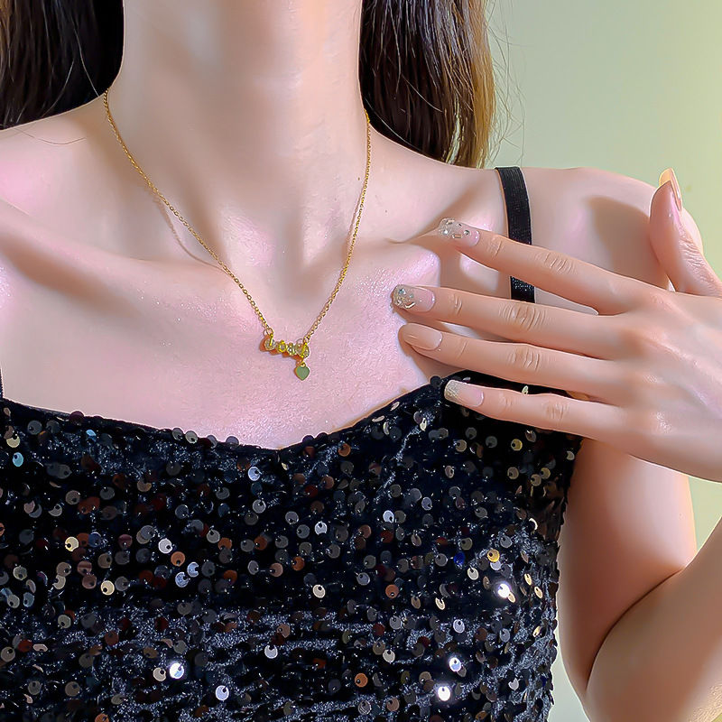 "love letter diamond-encrusted titanium steel necklace, women's heart-shaped tassel pendant, niche internet-famous light luxury collarbone chain accessory wholesale. Specification drawing