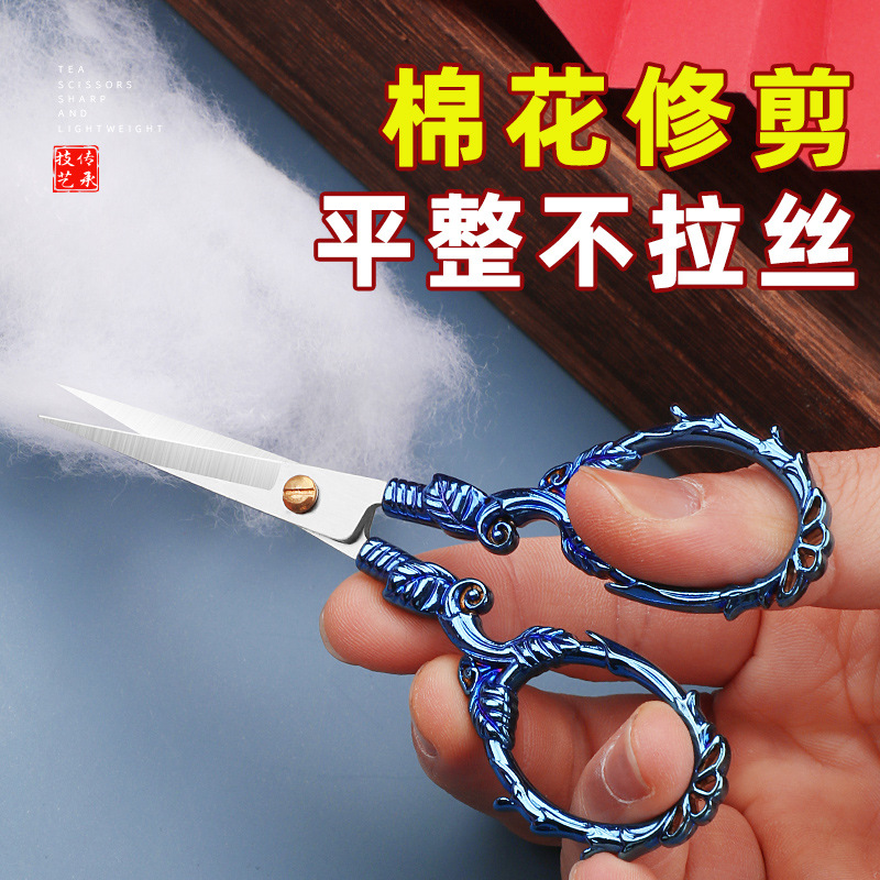 Retro pointed small scissors, stainless steel household scissors, window decorations, paper-cutting, woolen thread, embroidery scissors, handicrafts, student office scissors Application Scenario