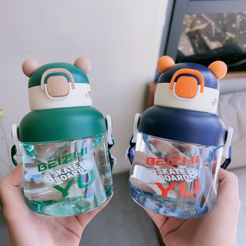 Children's water cup, straw cup, high appearance level, can be carried diagonally, cute, heat-resistant, portable plastic cup with a large belly full figure