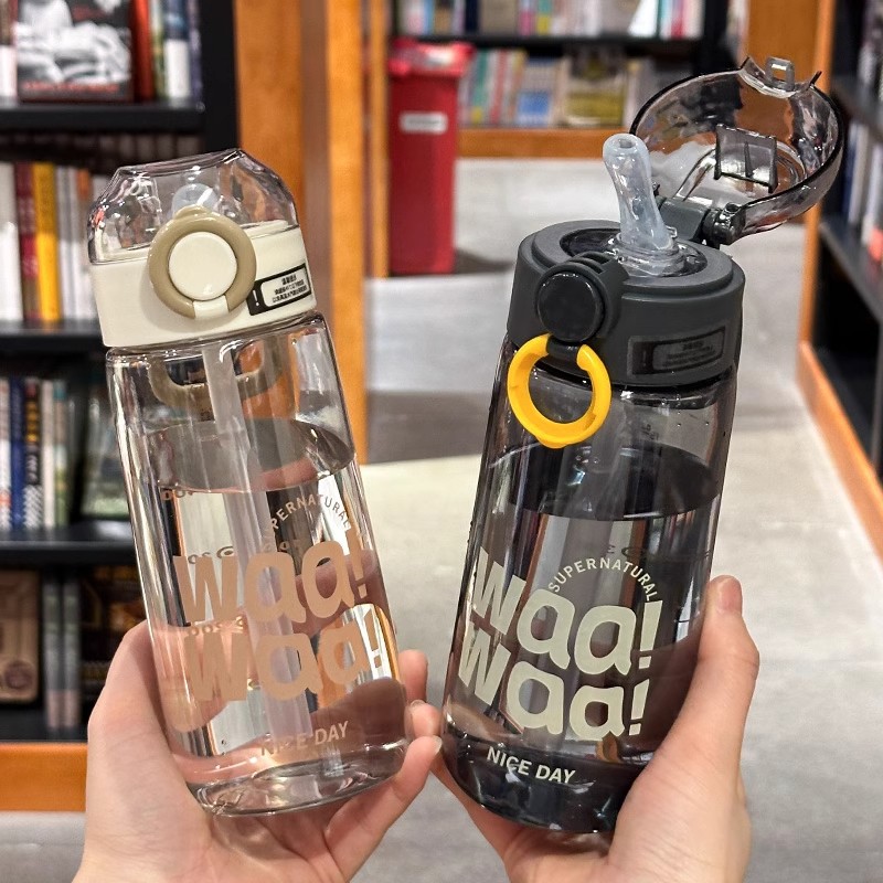 Yitong 6113 new transparent hand-held portable plastic cup, a water cup for outdoor travel, mountain climbing and sightseeing Application Scenario