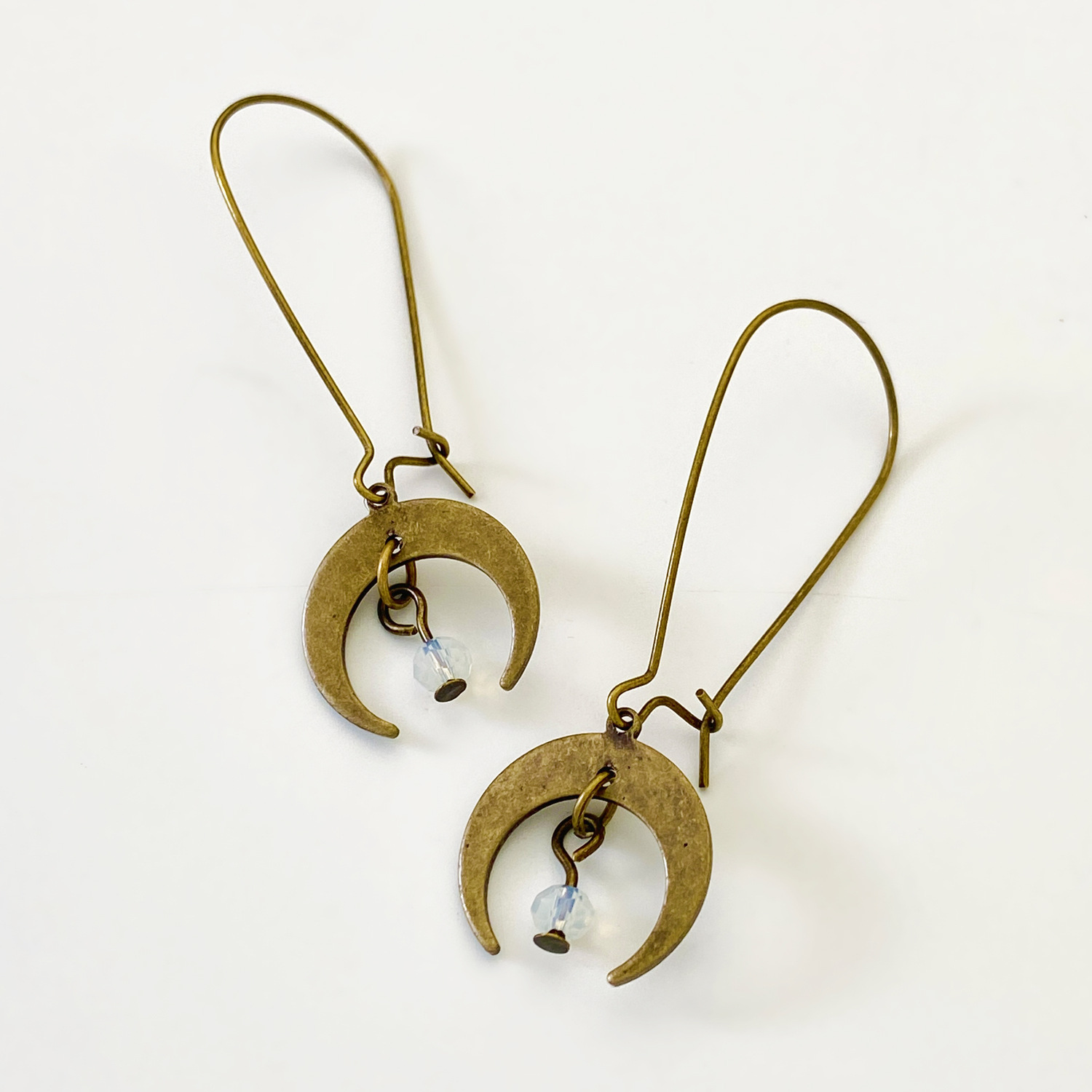 Retro and fashionable small moon earrings, female ethnic style alloy aged crescent moon earrings, European and American style earrings wholesale Specification drawing