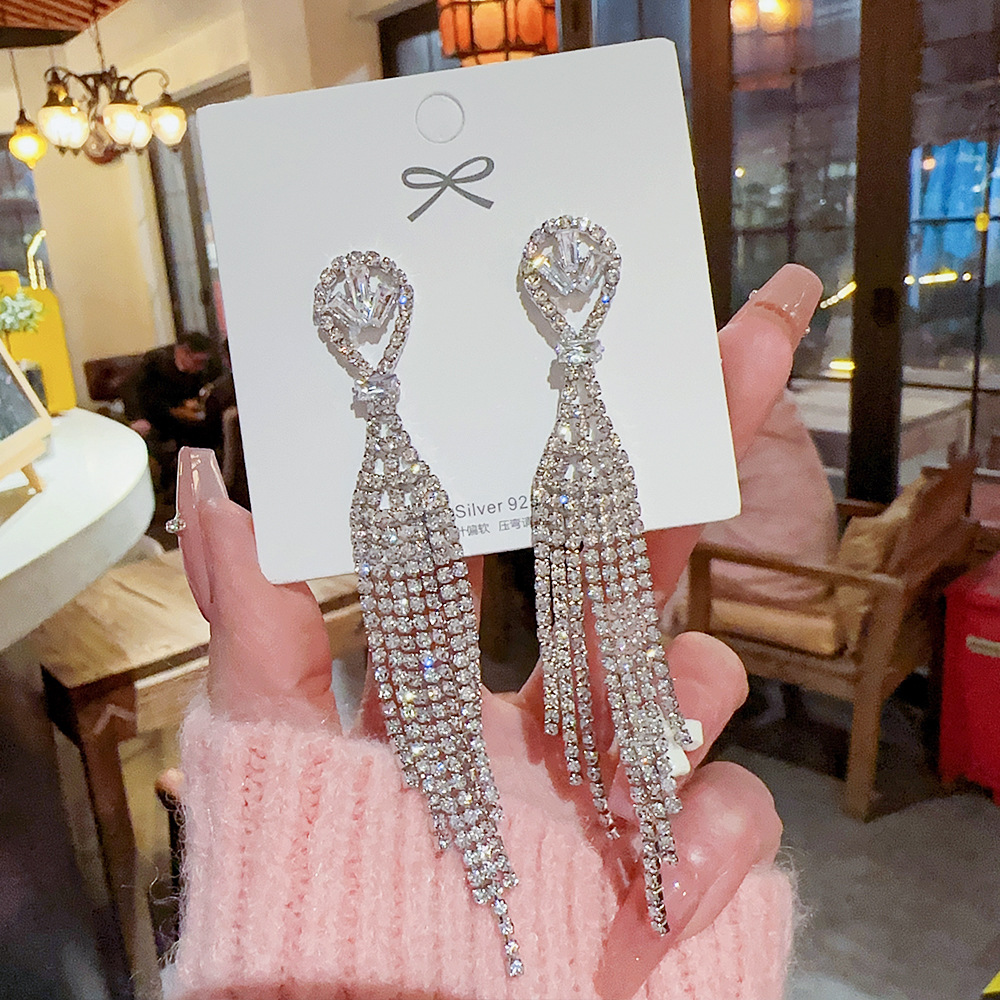 Wedding photo shoot, socialite dance party, European and American style, exaggerated and high-end, full diamond tassel earrings, accessories, light luxury earrings wholesale Specification drawing