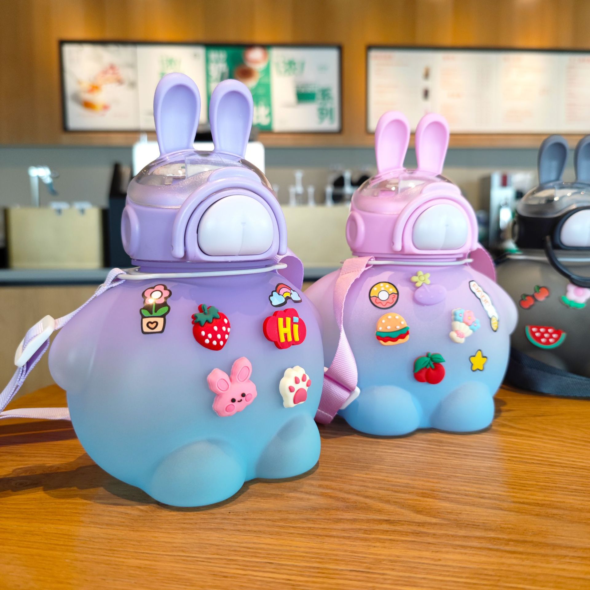 Factory direct sales and wholesale of big-bellied cute pets, adorable bucktoothed rabbits, chubby cups, straw straps, water cups, and custom gift cups full figure
