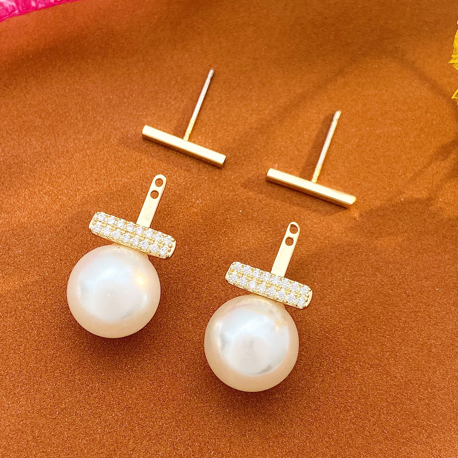 French light luxury diamond-encrusted pearl earrings for women, an inS-style European and American pair of pearl earrings, a stylish and trendy earpiece Application Scenario