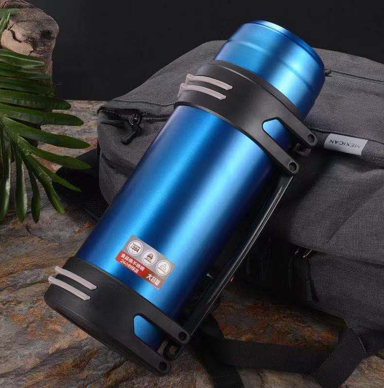 2000ml large-capacity vacuum insulated kettle, 304 stainless steel insulated cup, 2.0L outdoor car travel kettle Item Picture
