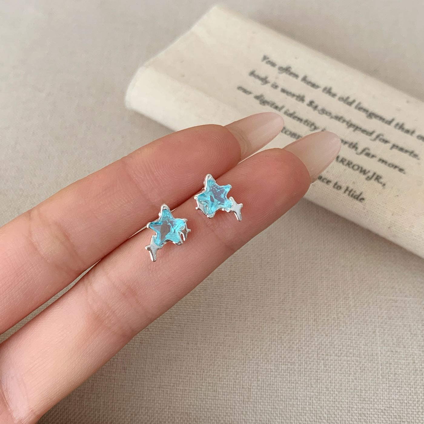 Spring new Ocean Blue Zircon Star Zircon stud Women's silver Needle small, fresh and exquisite five-pointed star earrings full figure