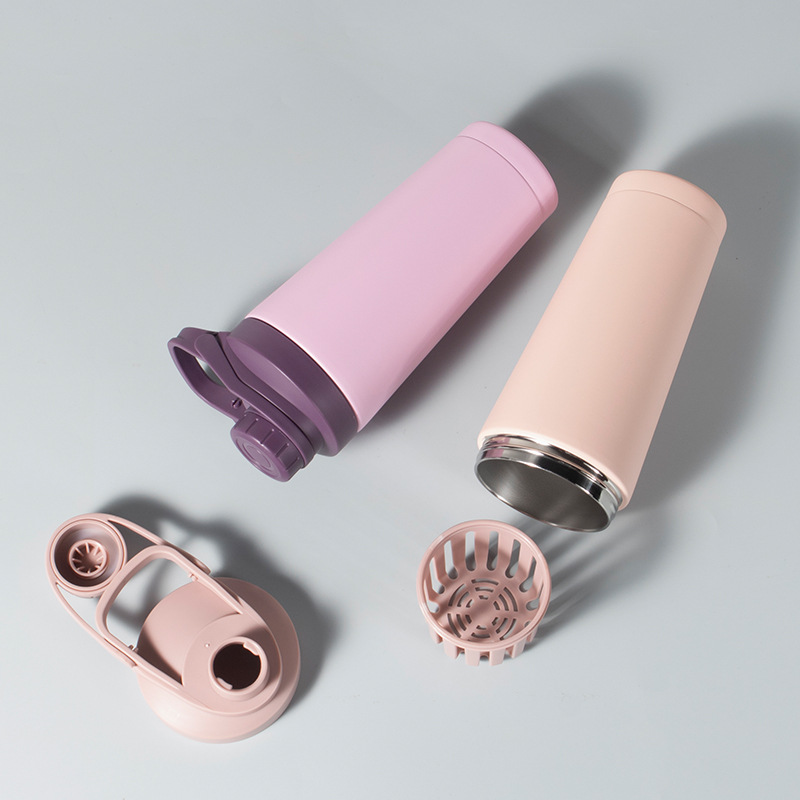 Hot-selling new product: Private mold CUP304 stainless steel shaker cup protein powder shaker cup portable stirring handle water bottle Application Scenario
