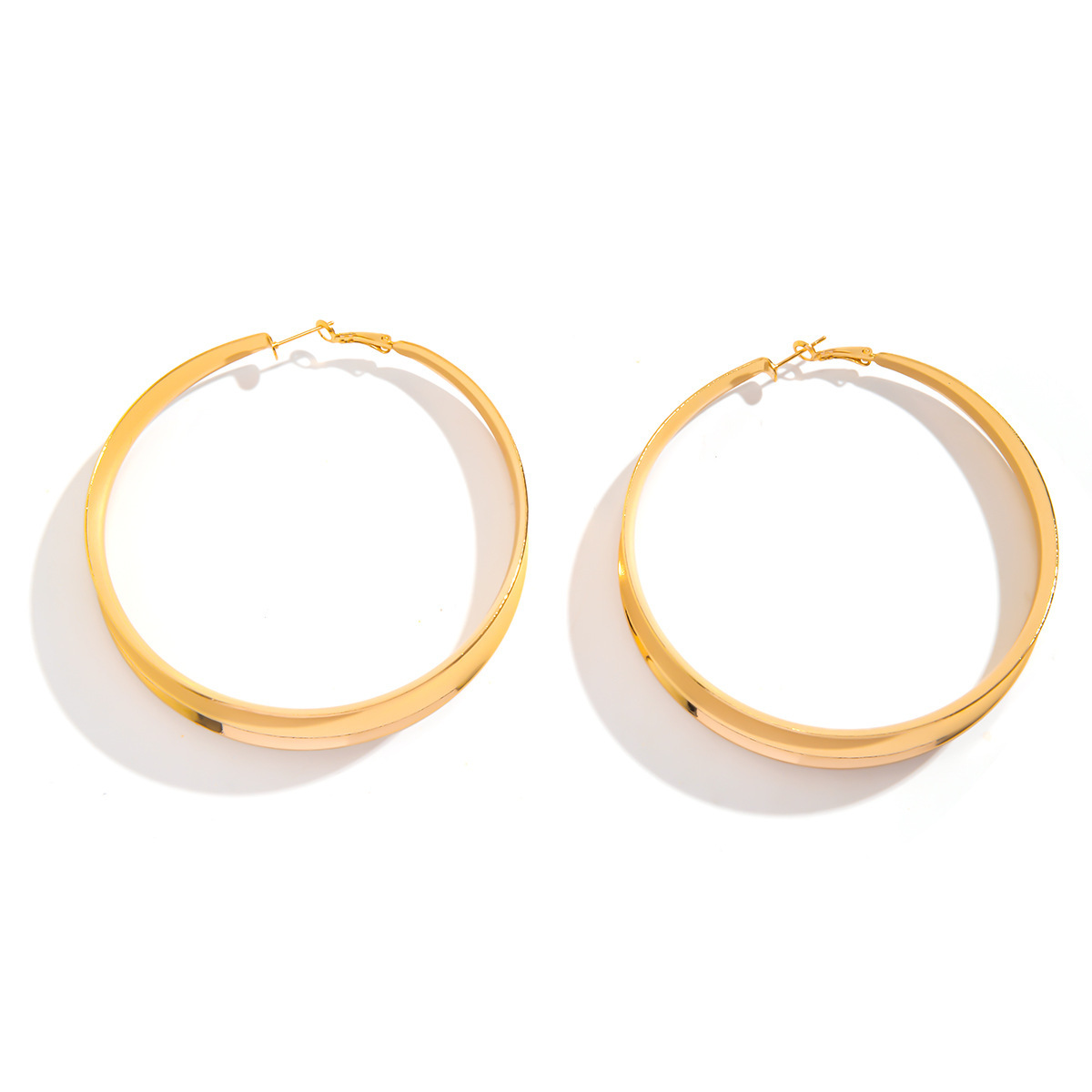 European and American cross-border exaggerated metal large circle earrings, women 's fashion show geometric hollowed-out shiny earrings earrings Specification drawing