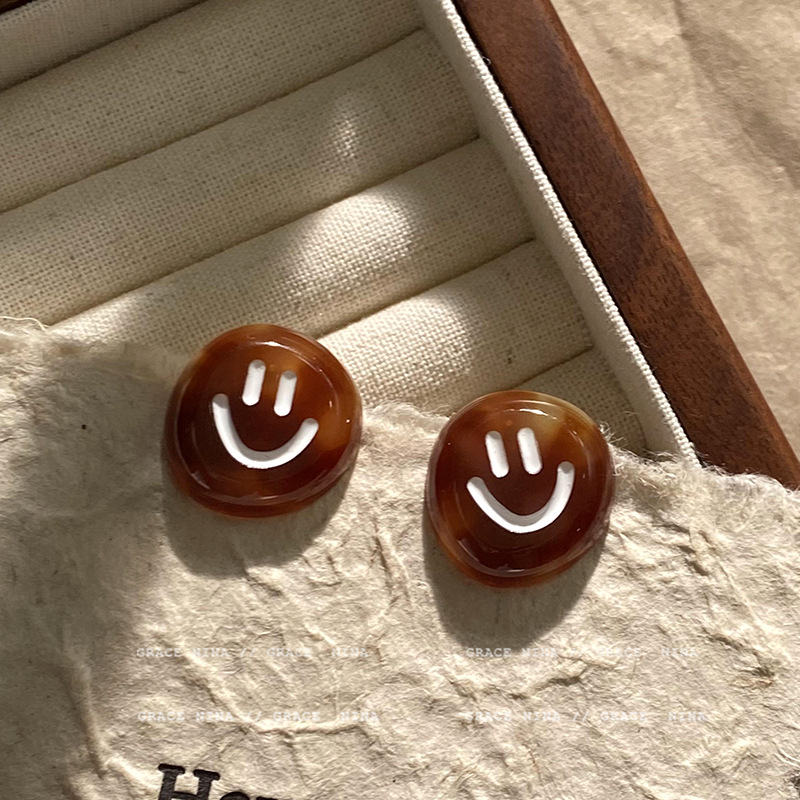 Look at the camera! Amber smiley face stud earrings with a niche design, cute and unique, fashionable Maillard earrings for women details Picture