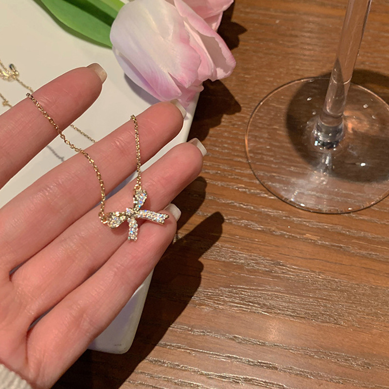 Wholesale of new Korean InS-style pearl necklaces that are versatile and high-end for women, as well as light luxury and niche butterfly collarbone chains Application Scenario