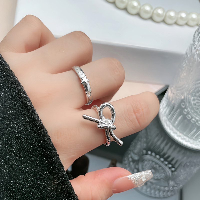 A retro and simple open-top ring with a unique Korean atmosphere, the same irregular bow ring as the female Instagram blogger details Picture