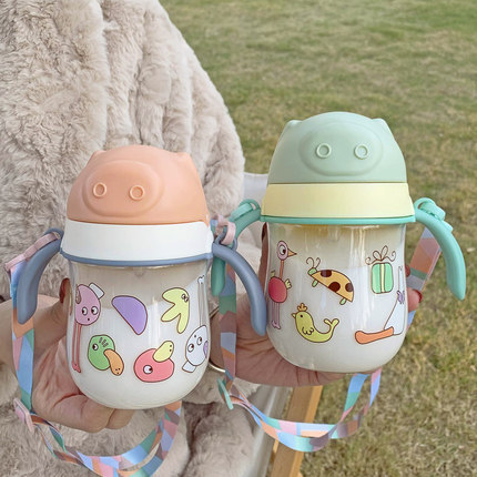 Baby drinking cup, leak-proof and anti-choking straw cup, children's water bottle, portable and shock-resistant with handle, suitable for going out to kindergarten full figure