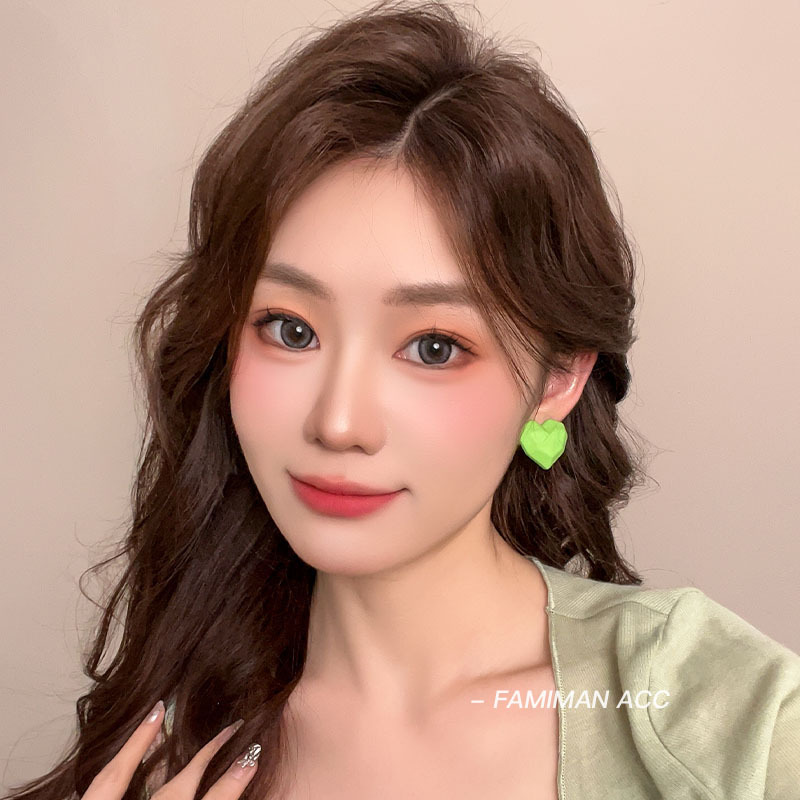Fresh and clean green earrings for women, a new style in 2025, with a high-end feel, niche individuality, stud earrings, and fashionable ear rings details Picture