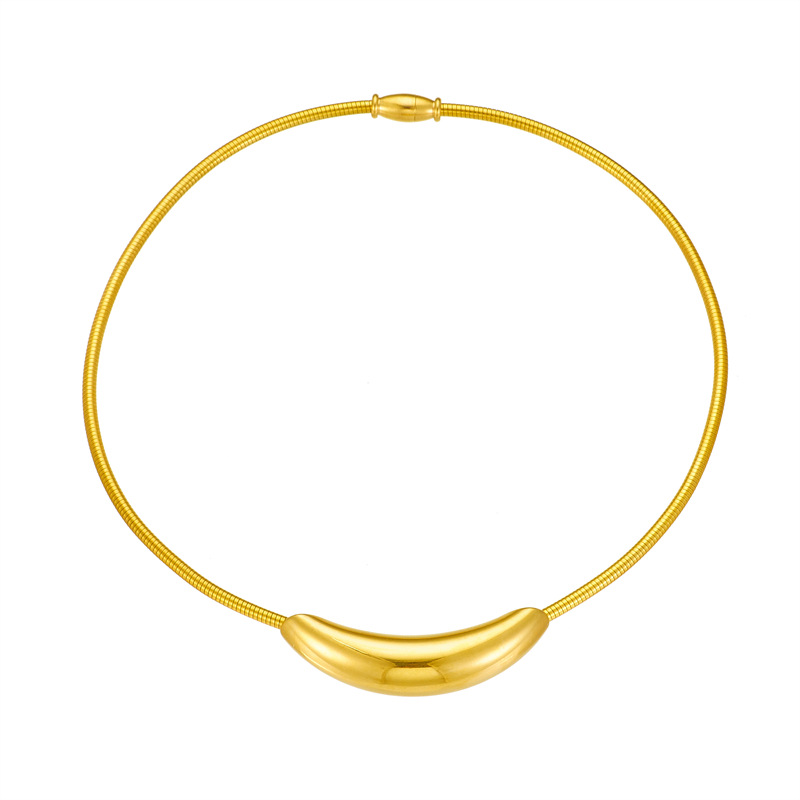 This is a unique and high-end titanium steel round plain ring necklace with exquisite European and American fashion and niche design Item Picture